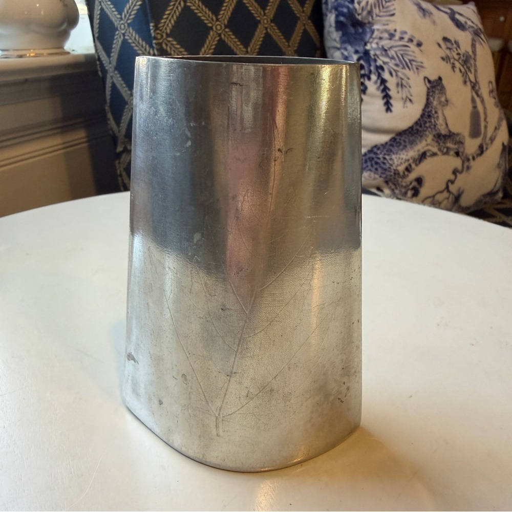 Chaudron Canada Val/David Quebec Atelier etched leaf pewter vase